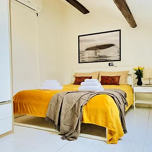  Apartment Cozy Loft In A Fashion District Of Italy